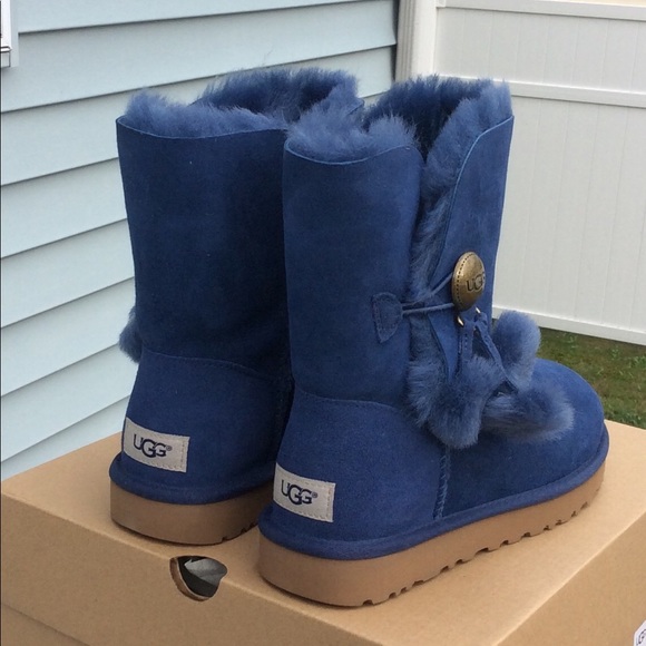 UGG BAILEY BUTTON PUFF - Picture 2 of 8